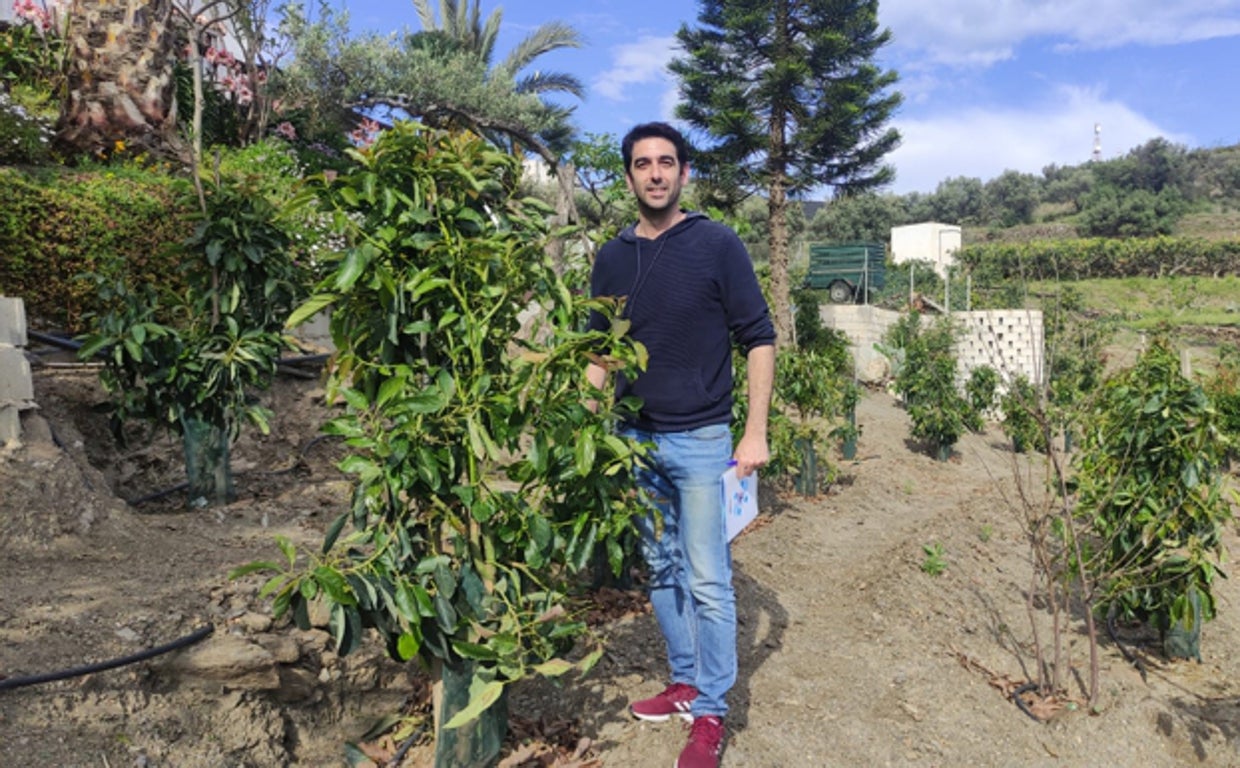 Ernesto Rico, de 38 años y licenciado en Administración y Dirección de Empresa, en una de las fincas.