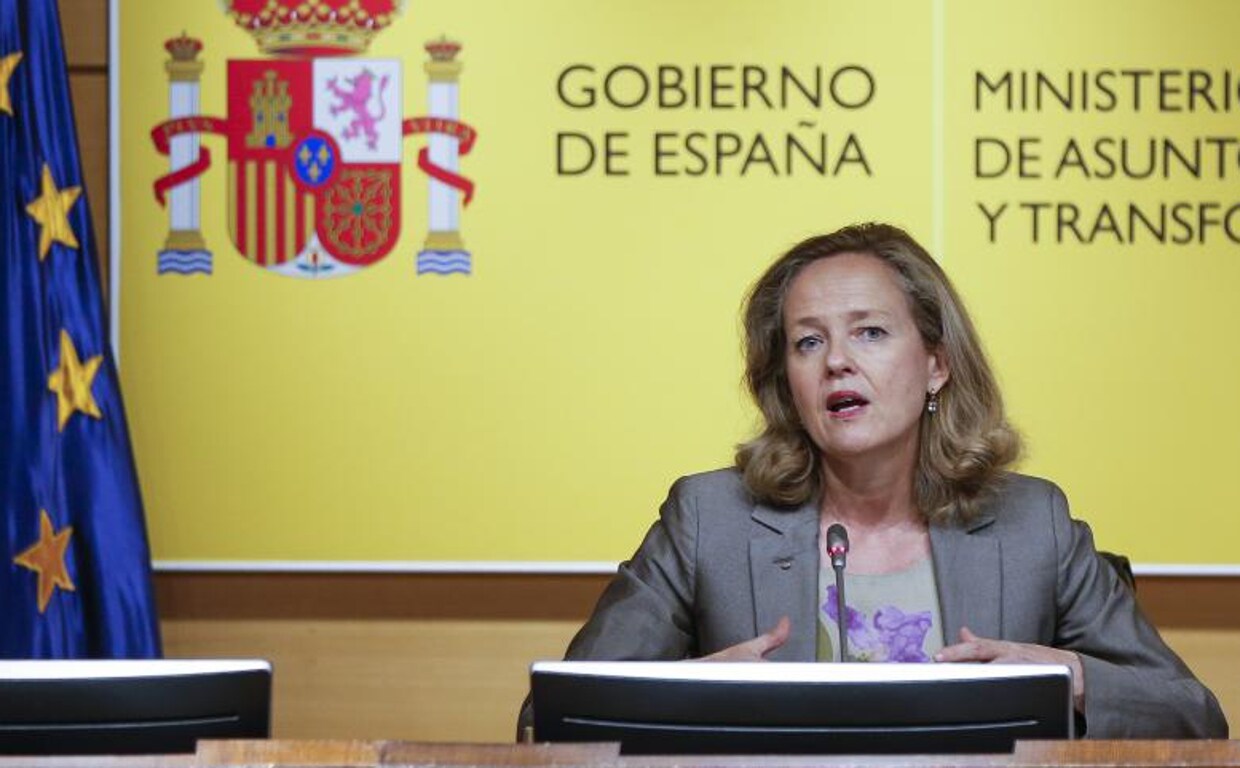 Calviño hides behind the fact that Spain will grow "above the European average"