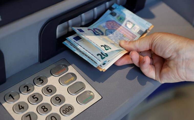 La banca acentúa el robo de clientes con 300 euros de regalo al domiciliar la nómina