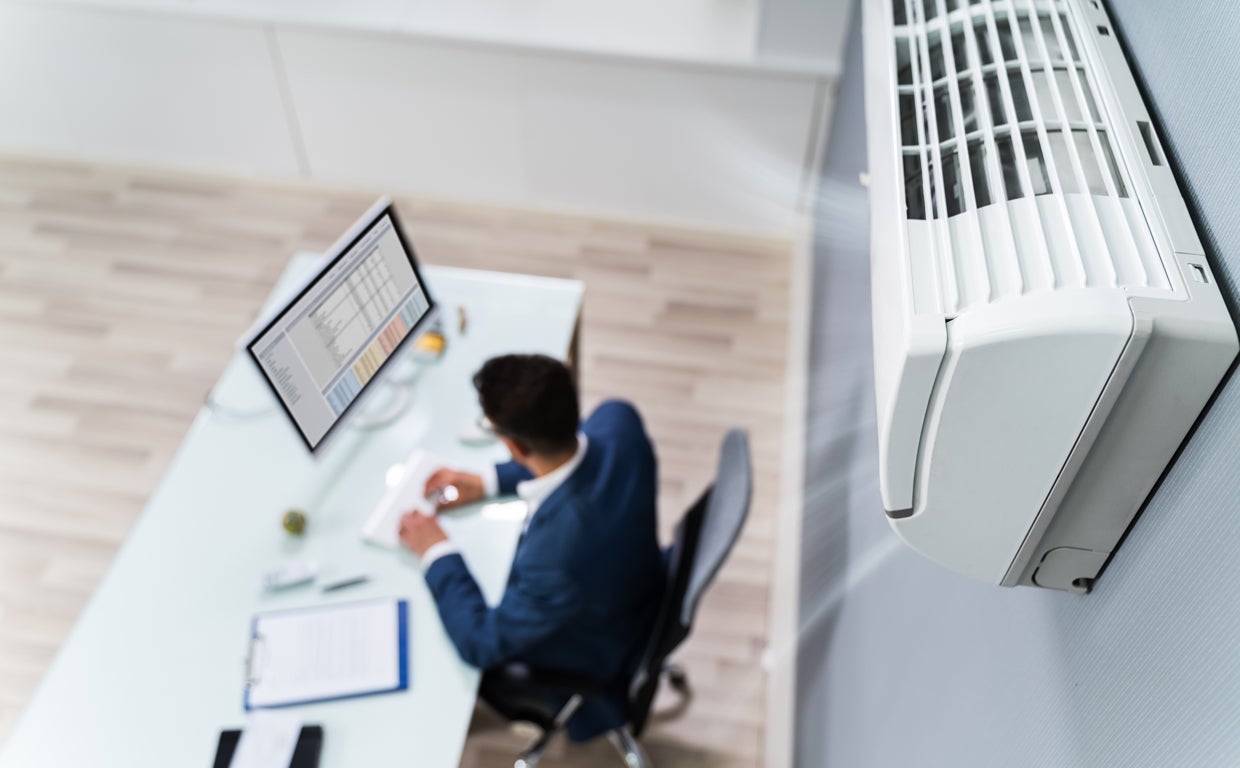 El Gobierno impedirá a los locales a pie de calle que mantengan las puertas abiertas