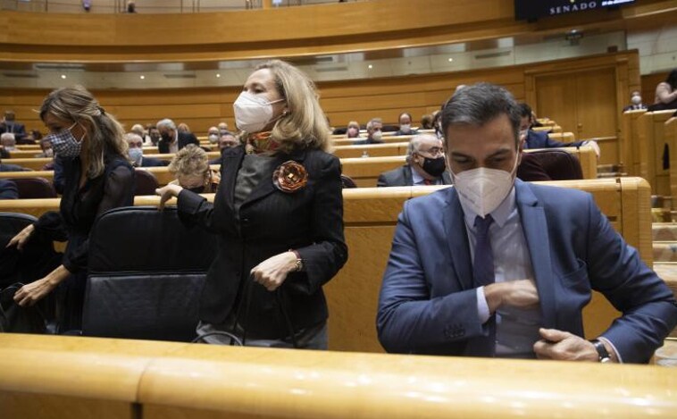 Pedro Sánchez y Nadia Calviño en el Senado