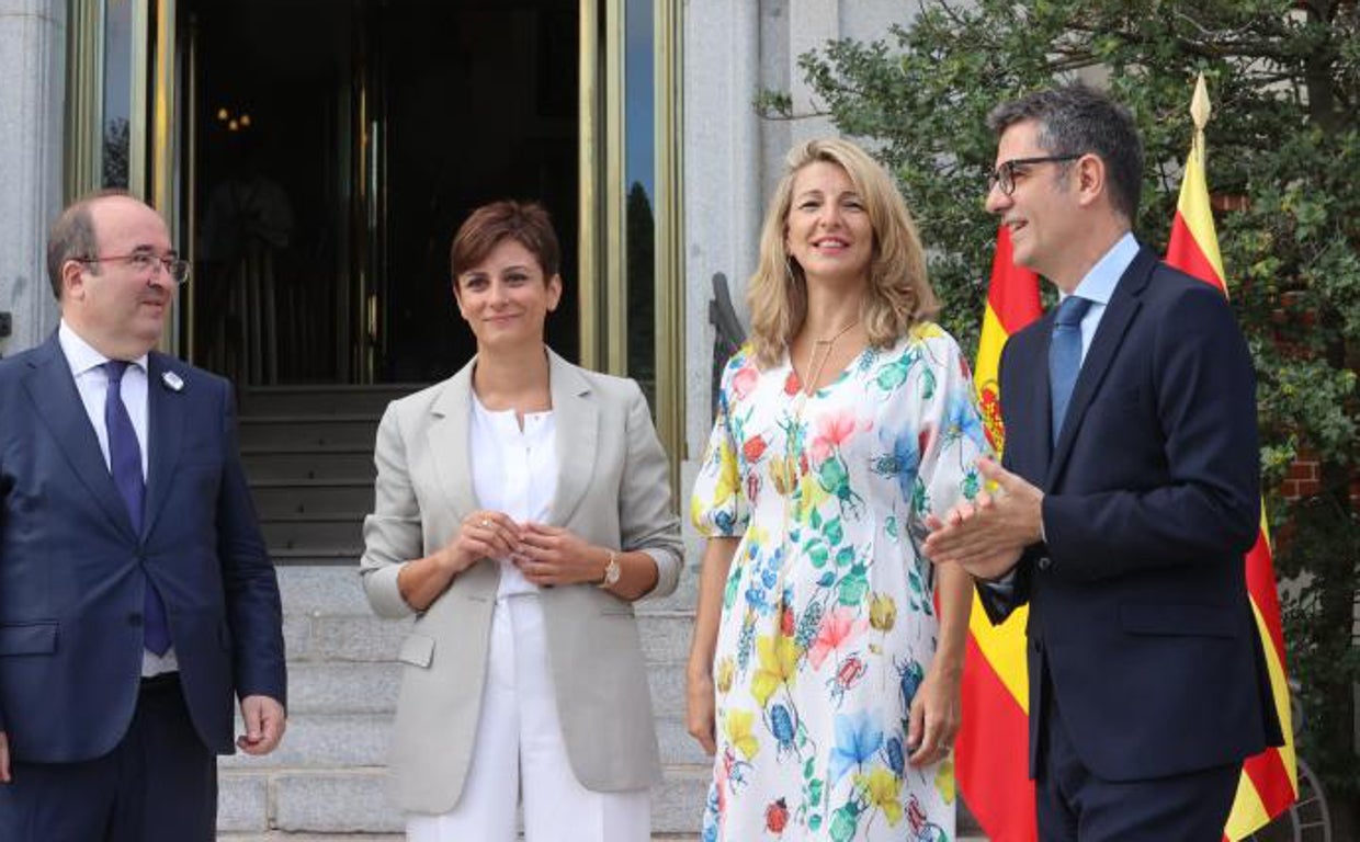 La vicepresidenta segunda y ministra de Trabajo y Economía Social Yolanda Díaz; la ministra de Política Territorial y Portavoz del Gobierno, Isabel Rodríguez, el ministro de Cultura y Deporte Miquela Iceta y el ministro de la Presidencia, Relaciones con las Cortes y Memoria Democrática, Félix Bolaños.