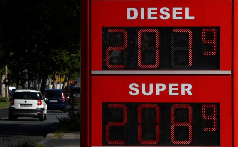 El final del descuento en carburantes eleva los precios a más de 2 euros por litro en Alemania