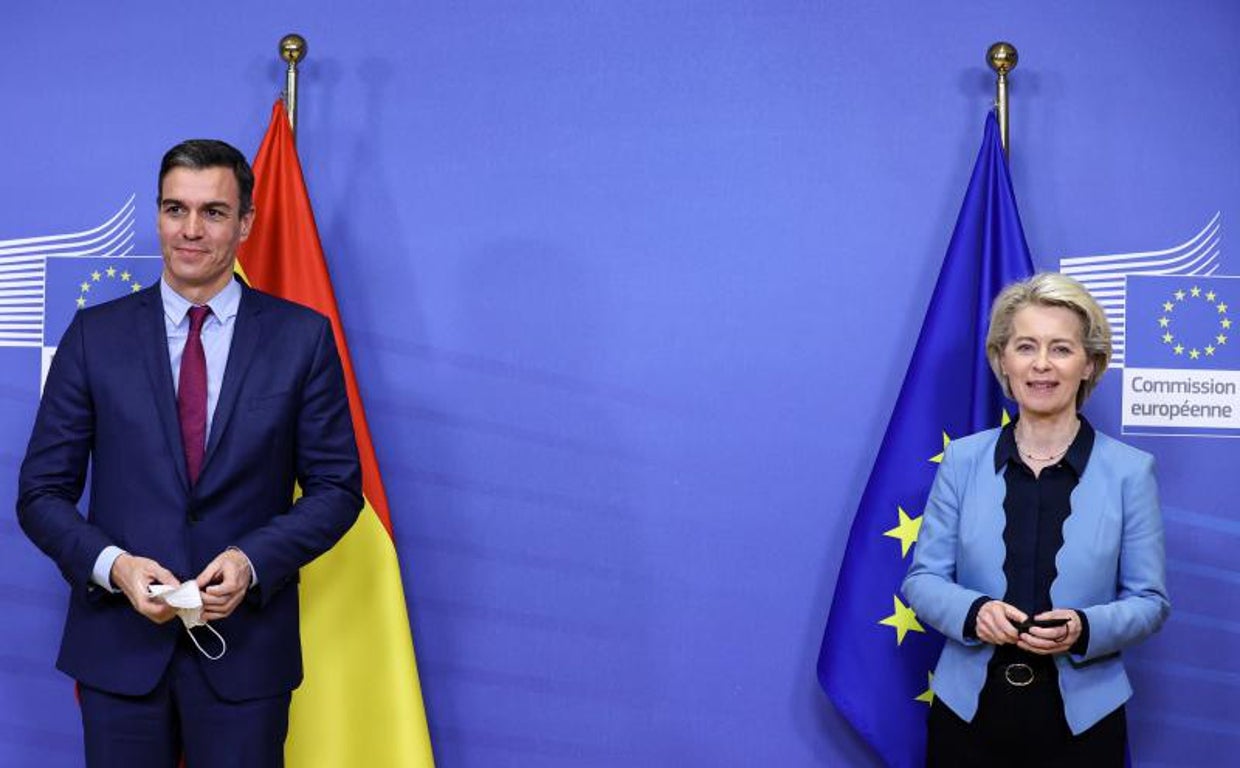 El presidente del Gobierno, Pedro Sánchez, y la presidenta de la Comisión Europea, Ursula von der Leyen