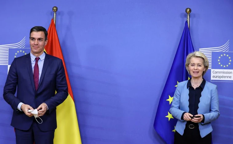 La UE amenaza con congelar los fondos de recuperación para España hasta que detalle en qué se los gasta