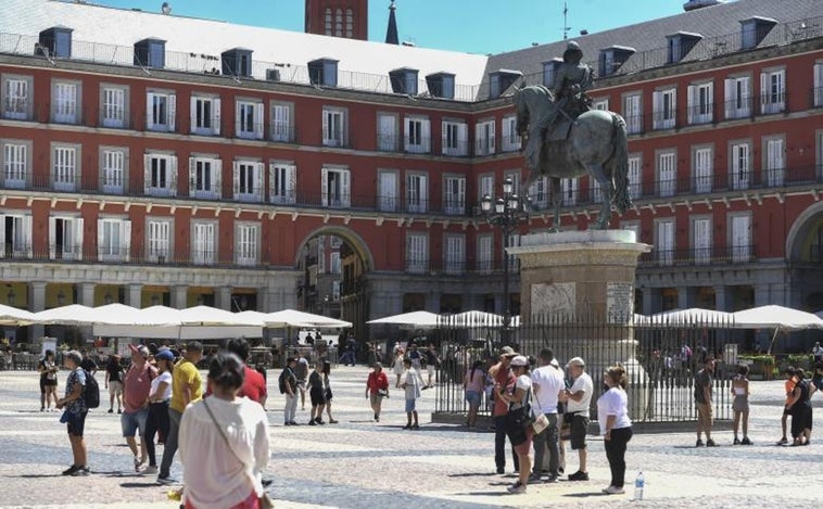 España espera un 'boom' de turistas estadounidenses por la debilidad del euro frente al dólar