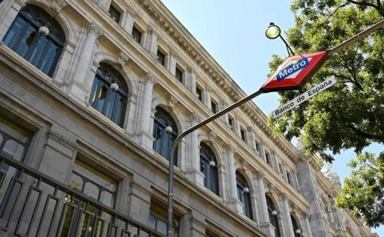 A picture of the facade of the Bank of Spain