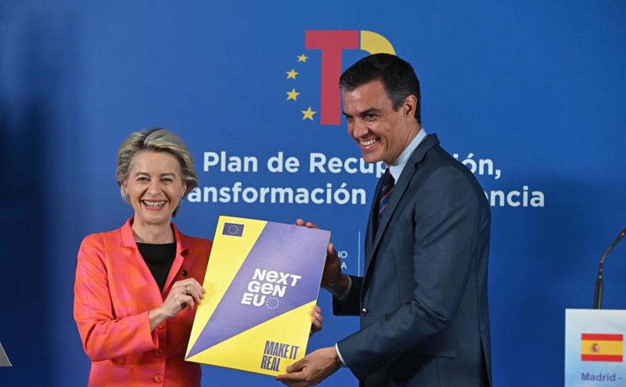 Ursula von der Leyen, presidenta de la Comisión Europea, y Pedro Sánchez, presidente del Gobierno de España