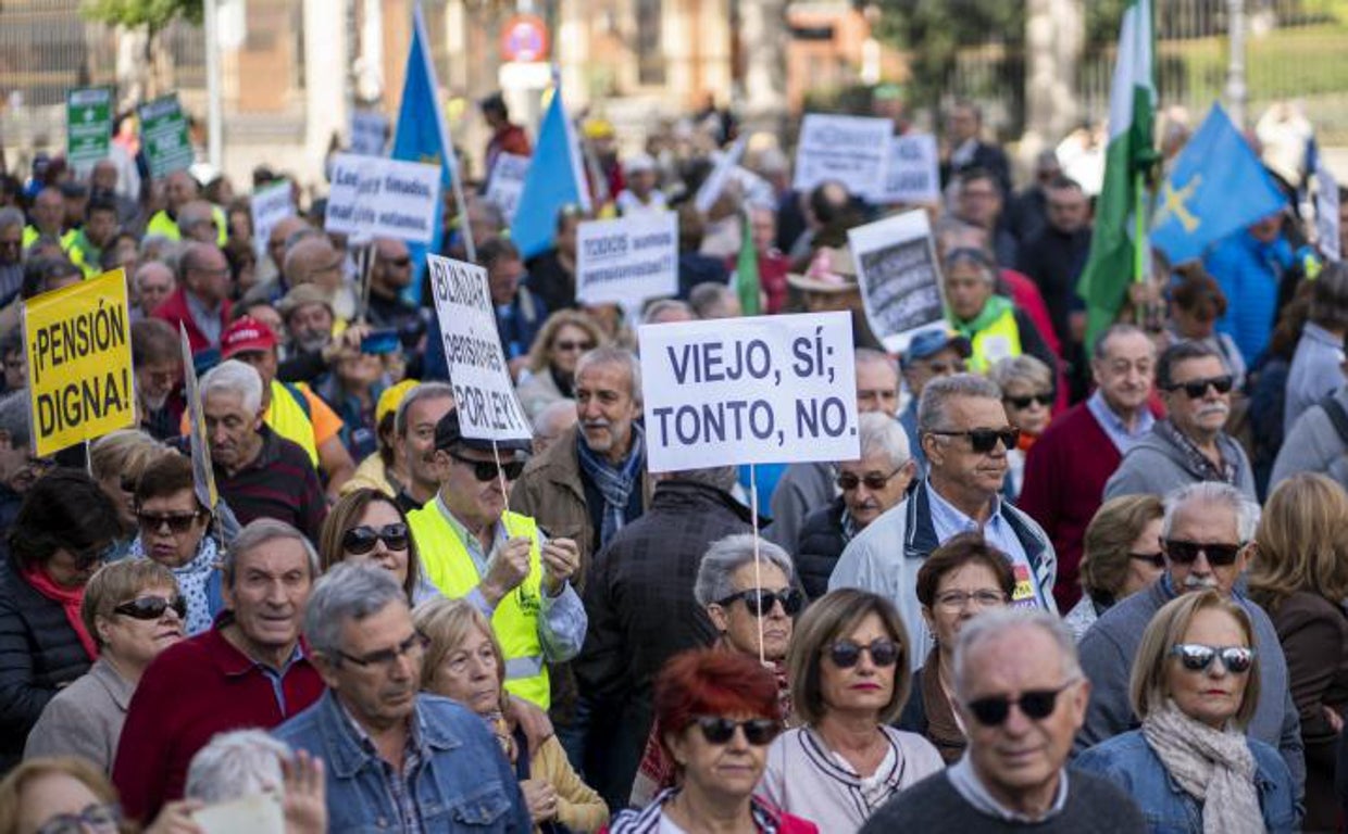 Protestas de los jubilados para pedir pensiones dignas