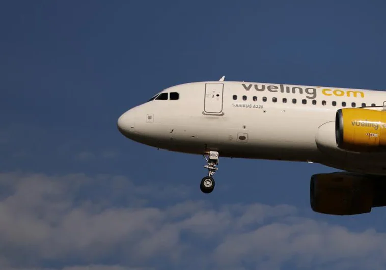 Huelga de tripulantes en Vueling:  cómo saber si afecta a mi vuelo y qué alternativas tengo