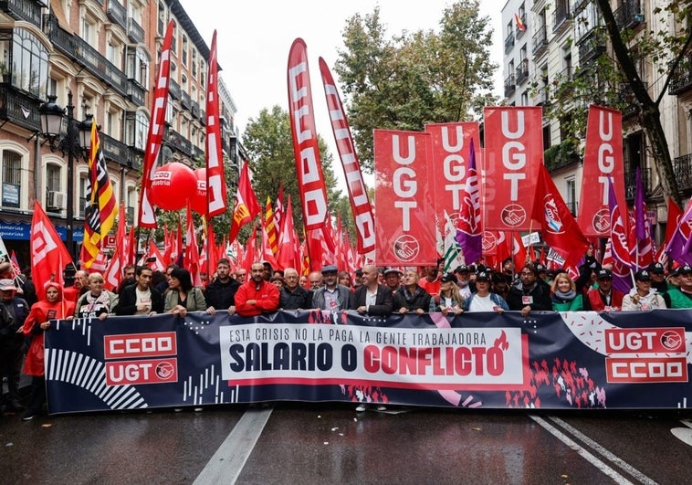 Los economistas acotan la subida salarial que pueden asumir las empresas a un 4% este año y un 5,1% en 2023