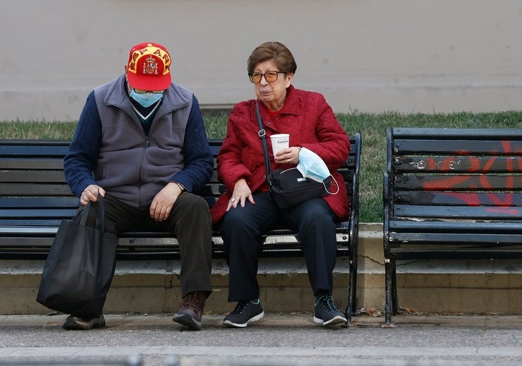 Cuándo pagan las pensiones este mes de noviembre: día de cobro en Caixabank, Santander, BBVA e ING