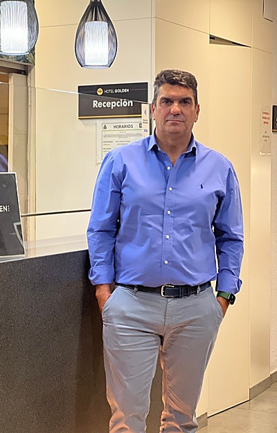 El director del hotel Golden de Benidor, Daniel López