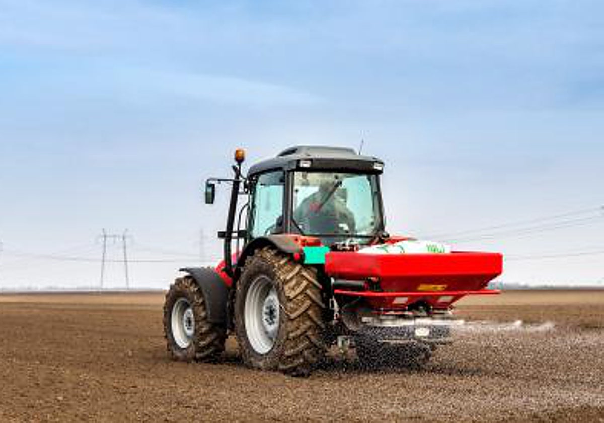 Los fertilizantes y la cesta de la compra: por qué España exige a Bruselas que ponga coto a los precios