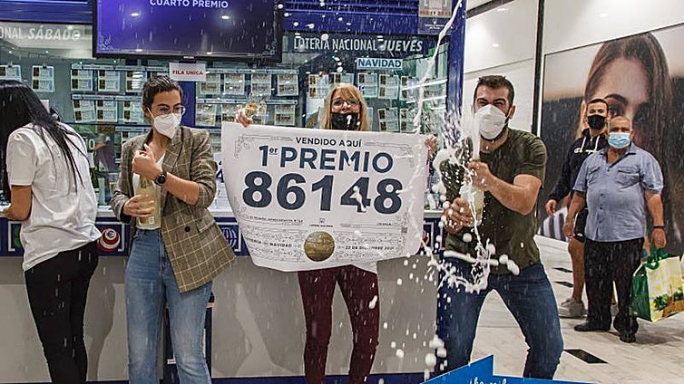 La estrategia totalmente legal para pagar menos a Hacienda si te toca el Gordo de Navidad 2022