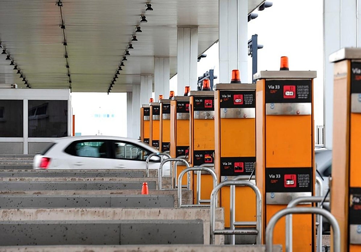 Competencia afea la ambigüedad de Transportes con los peajes