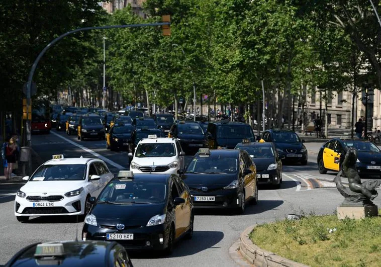 La Justicia europea cuestiona las limitaciones de Colau a Uber y Cabify