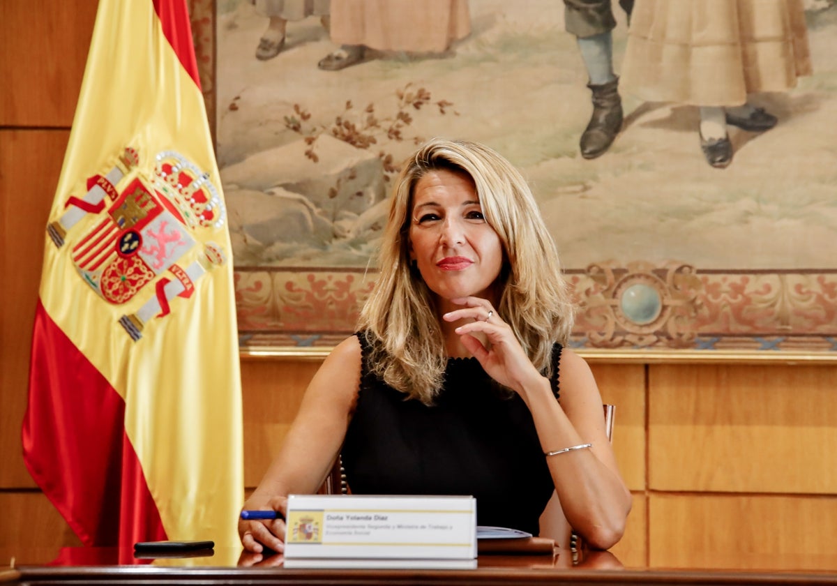 Díaz confirma la recomendación de sus expertos: subirá el SMI hasta 1082 euros mensuales en 2023, un 8,2%, por debajo del alza de las pensiones