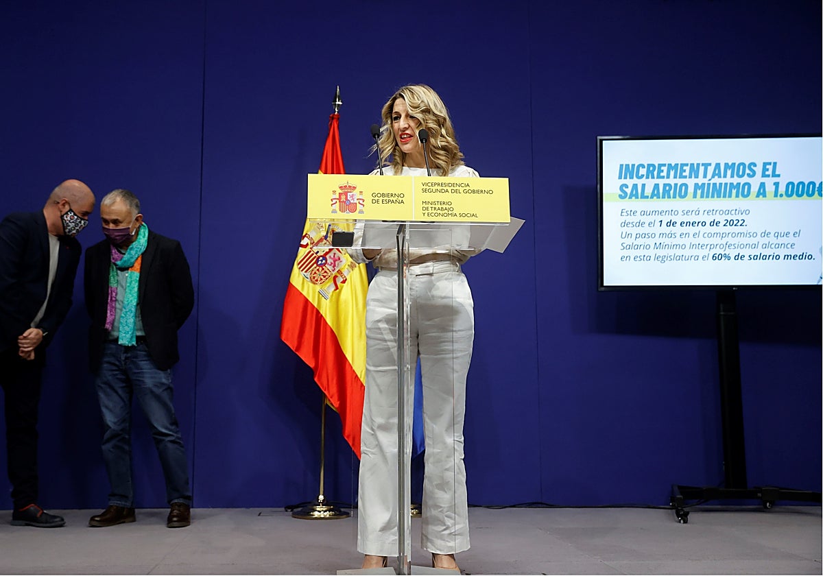 Yolanda Díaz y los líderes sindicales de CC.OO. y de UGT