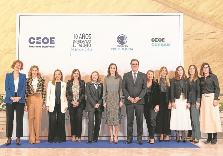 In the center of the photo, Her Majesty Queen Letizia, First Vice President of Government and Minister for Economic Affairs and Digital Transformation, Nadia Calvino, and Chief Executive Officer, Antonio Garamendi