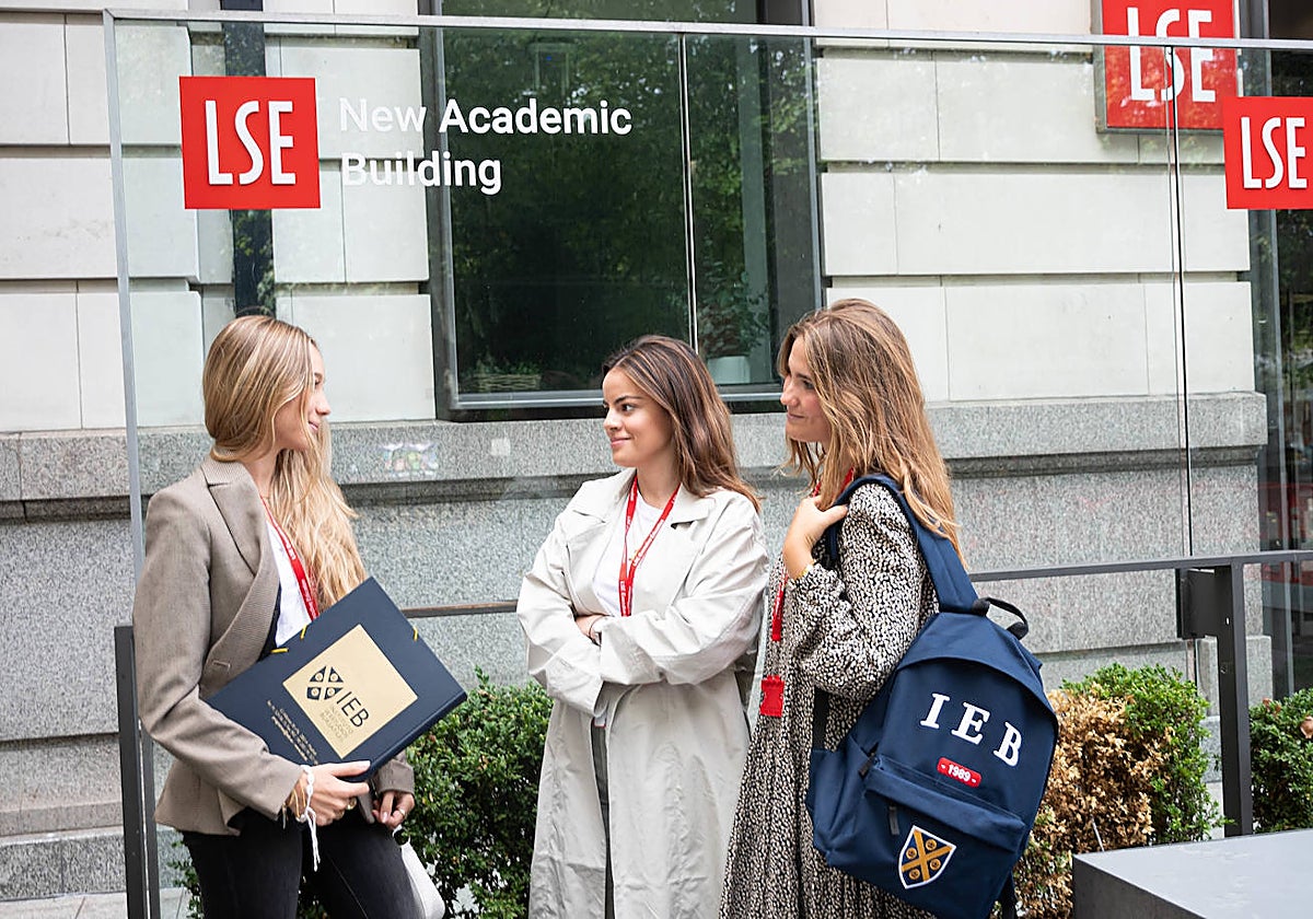 Alumnos de IEB en su estancia en la London School of Economics LSE