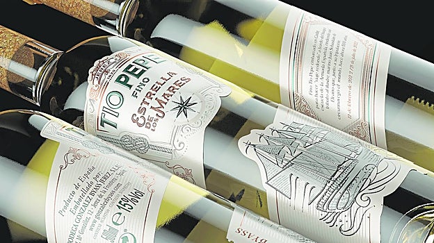 Botellas de Tío Pepe Estrella de los Mares, que ha surcado los mares durante cinco meses a bordo del buque Juan Sebastián Elcano