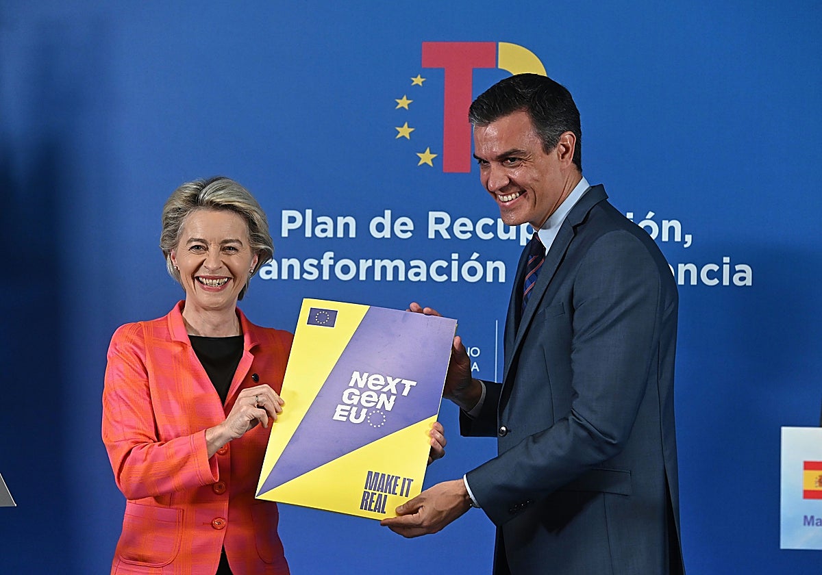 El presidente del Gobierno, Pedro Sánchez, y la presidenta de la Comisión Europea, Ursula von der Leyen