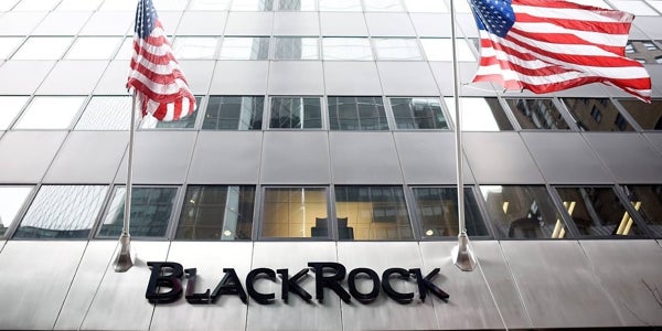 El mayor inversor del mundo controla el 7,4% del capital de BBVA y el 6,2% del Banco Santander