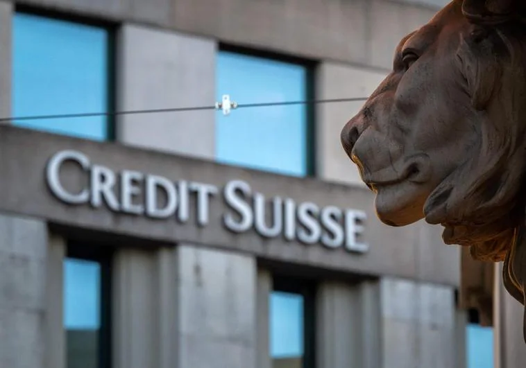 Las claves de la crisis de Credit Suisse: mala gestión, condena por corrupción y rescate financiero