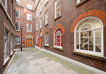 El Tribunal Superior de Londres embarga el Instituto Cervantes y una 'embajada' de Cataluña por impagos del Estado