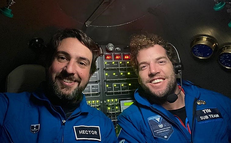 Imagen principal - Héctor Salvador fue el primer español en bajar a uno de los puntos más profundos del planeta; el pecio de Bou Ferrer permitió el turismo subacuático durante sus excavaciones; en la última fotografía, una de las innovaciones que desarrolla la Universidad de Cádiz