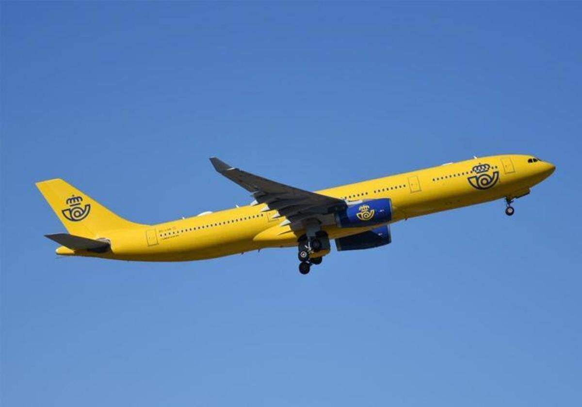El avión de Correos Cargo en pleno vuelo