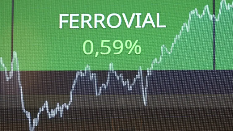 Respaldo de accionistas e inversores a la salida de Ferrovial: sube casi un 0,9% en Bolsa, a dos euros del máximo histórico
