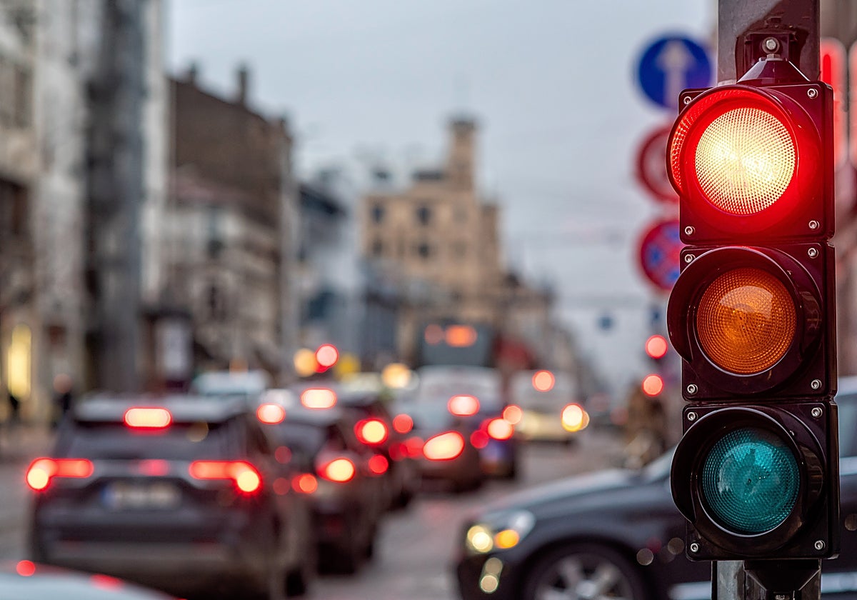 El sector administrativo y el de la hostelería lideran el ranking de retraso en el pago de sus deudas