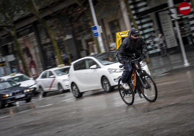 Glovo entra en el sector de la moda con el reparto de prendas a domicilio en 30 minutos