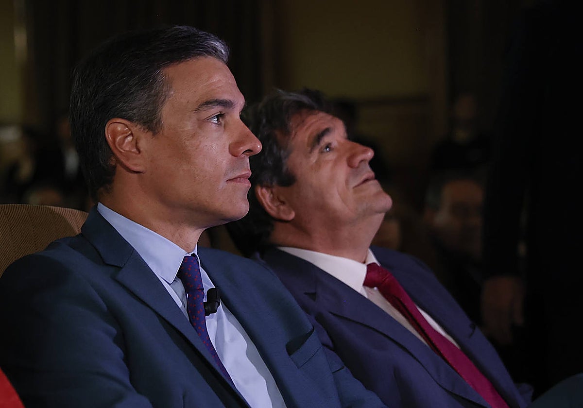 El presidente del Gobierno, Pedro Sánchez, y el ministro de Seguridad Social, José Luis Escrivá