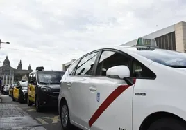 El taxi aparca las protestas, pero no cierra con Transportes el nuevo coto estatal a las VTC