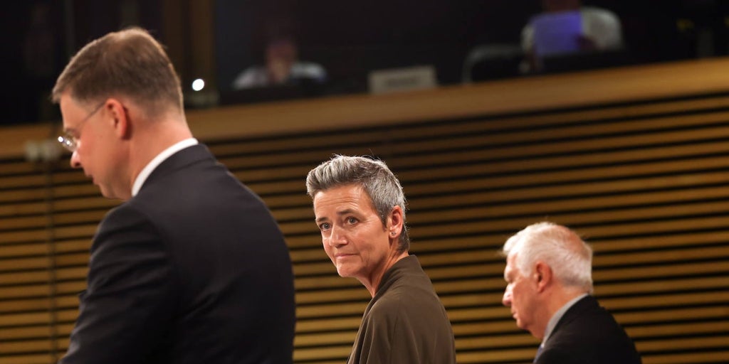 La candidatura de la actual comisaria de Competencia, Margrethe Vestager, reduce las opciones de Calviño para ir al BEI