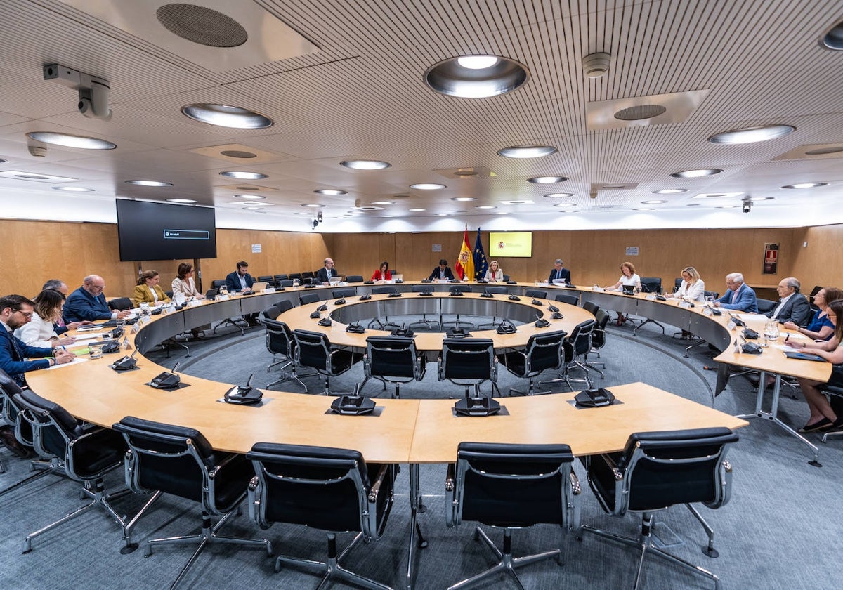 Imagen de la reunión del Ministerio de Economía con las patronales de la banca