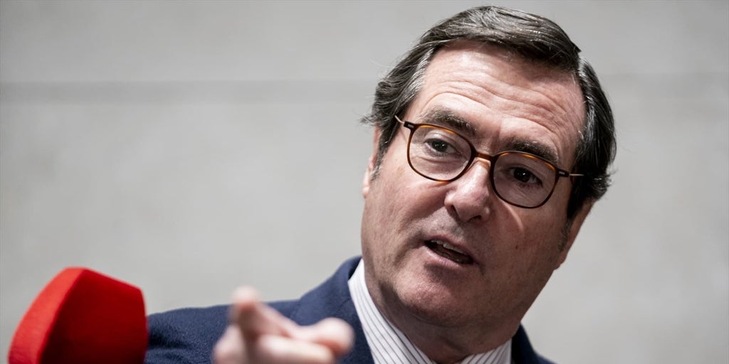 La propuesta de dar 20.000 euros a los jóvenes “sumaría 9.000 millones, los presupuestos de Educación y Sanidad”, critica Garamendi