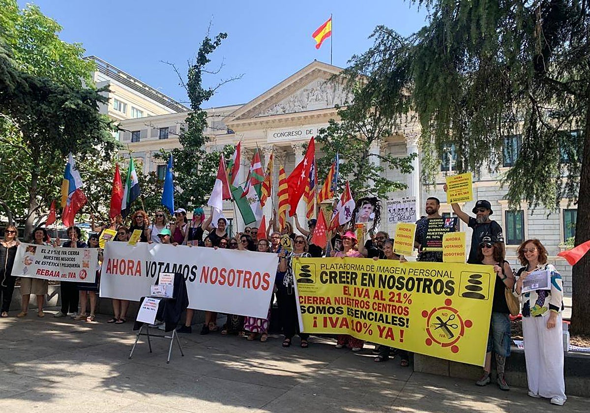 La última protesta ante el Congreso del sector de las peluquerías