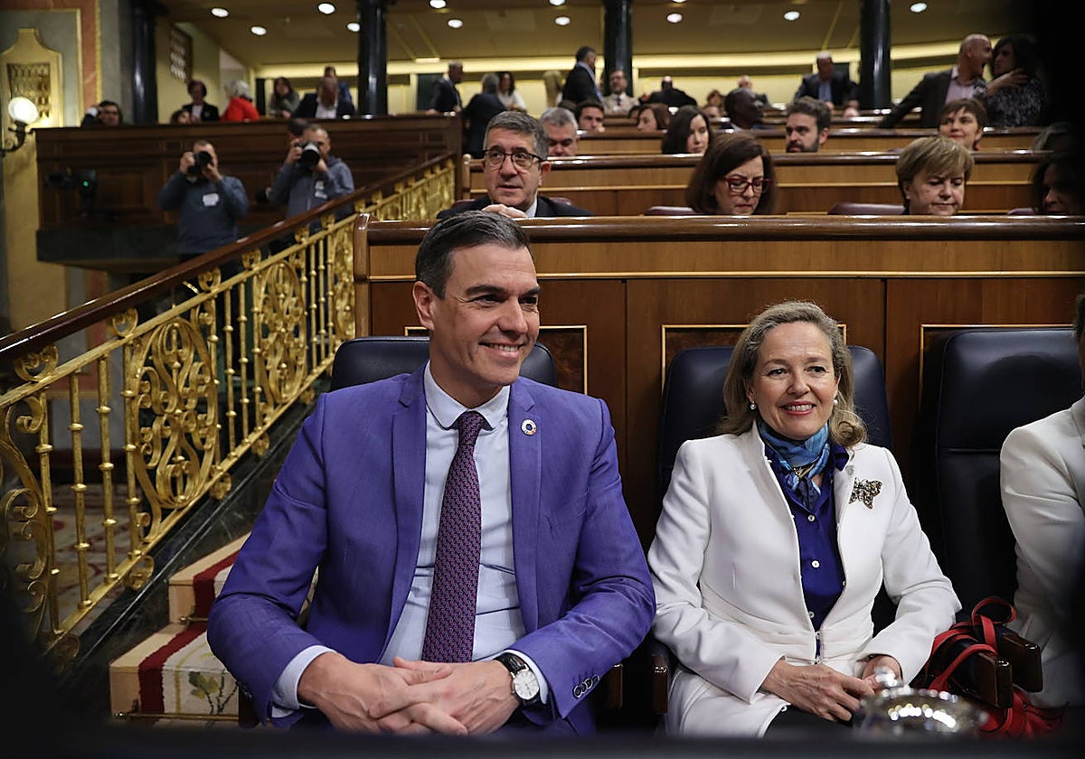 Pedro Sánchez, presidente del Gobierno, y Nadia Calviño, vicepresidenta primera