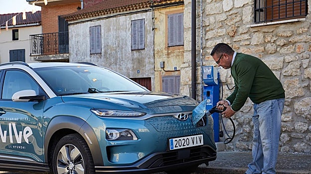 Uno de los coches compartidos 100% eléctricos del proyecto VIVe que el fabricante Hyundai pone a disposición de los ayuntamientos rurales