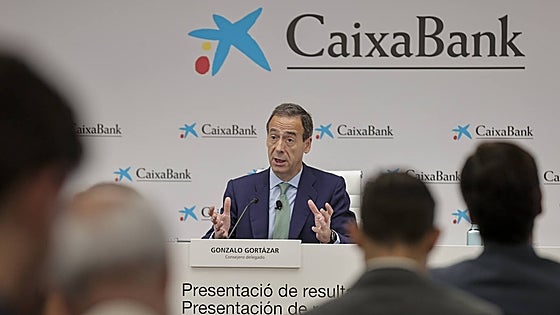 Caixabank registró un beneficio de 2.137 millones en el primer semestre, un 35,8% más por la mejora de los márgenes