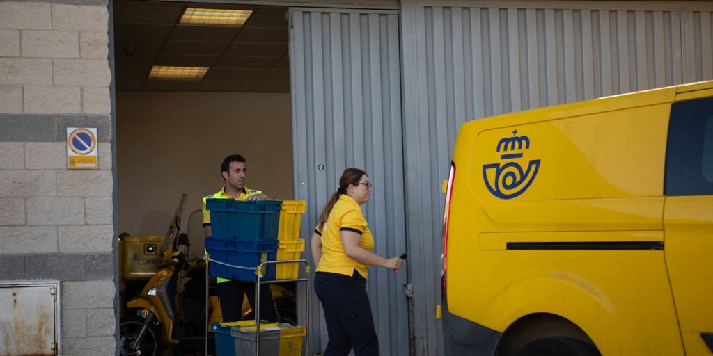 Las elecciones lanzan a Correos un salvavidas de hasta 200 millones