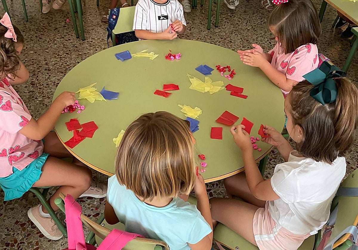 Niños en un aula de juego