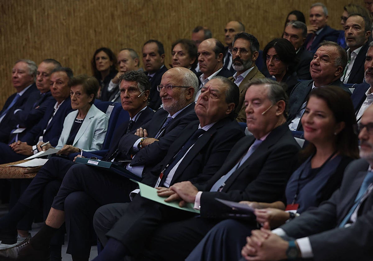 Imagen del presidente de Mercadona, Juan Roig, y del presidente de AVE, Vicente Boluda, en la presentación del primer barómetro de valoración del empresario