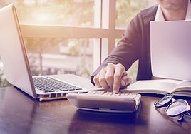 Las cuotas de los autónomos para 2024: a qué trabajadores les sube y quiénes pagarán menos a partir de enero