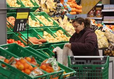 Estos son los 10 supermercados más baratos en España, según la OCU