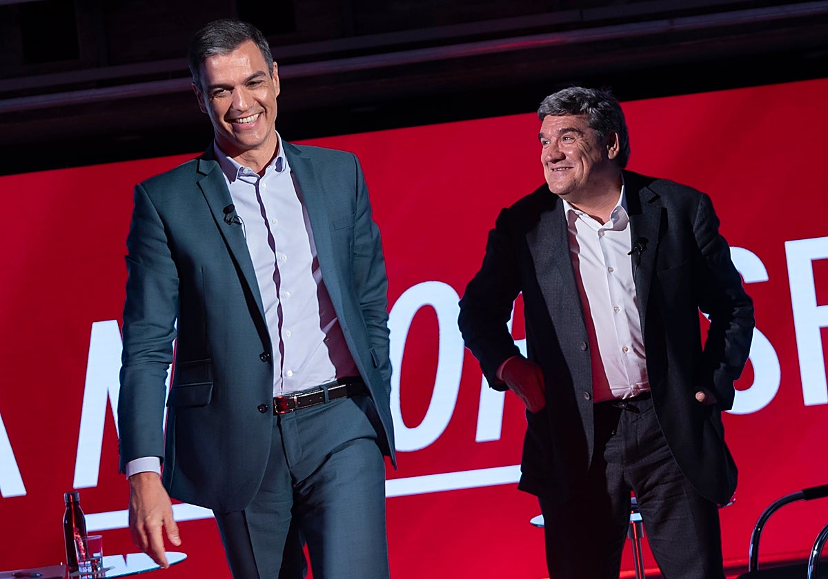 El presidente del Gobierno en funciones, Pedro Sánchez, y el ministro de Seguridad Social José Luis Escrivá